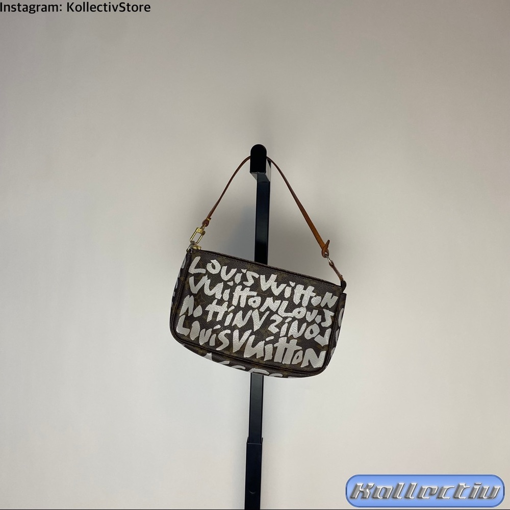 LOUIS VUITTON x Stephen Sprouse ‘Graffiti’ Pochette White 2001